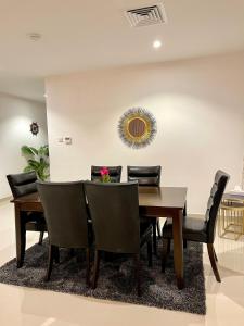 Iconic 4-Bedroom Villa With Pool in Fujairah Palm - On-Site Amenities and Facilities