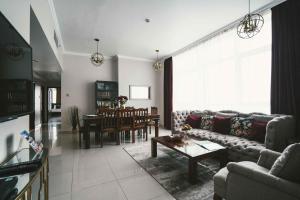 Iconic Marina & Sea Views From The 52nd Floor - Cancellation Policies