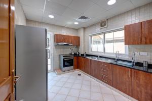 J5 Four Bedroom Villa Holiday Home in Mirdif - Location and Accessibility