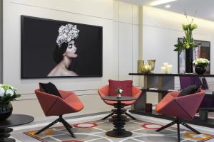 La Clef Tour Eiffel Paris by The Crest Collection - Frequently Asked Questions