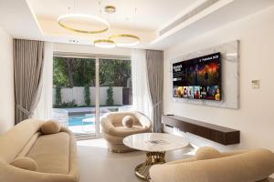 Luxurious Villa, Private Pool and Garden, Dubai - Policies and Regulations