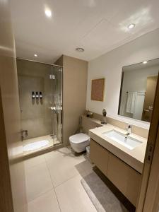 MagnoliasVHR- Dubai Creek Harbour Aparthotel - Condo Apartment UAE - Spacious Three-Bedroom Apartment
