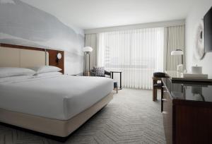Marriott Long Beach Downtown - Check-in and Check-out