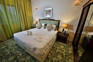 Midtown Furnished Apartments - Booking Information