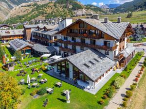 Montana Lodge & Spa, by R Collection Hotels - Policies and Services