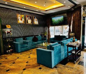NEW CALIFORNIA HOTEL - Getting to the Hotel