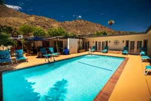Old Ranch Inn - Adults Only 21 & Up - Age Restrictions