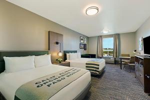Oxford Suites Paso Robles - Convenient Check-in and Check-out