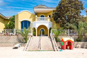 Palm Jumeirah Beachfront Private Pool Villa 5 BR & 1 Maids Room With Access to Beach - Questions About Your Stay