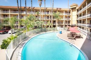 Ramada by Wyndham Burbank Airport - Nearby Attractions