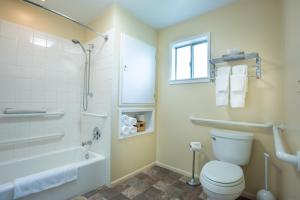 Redwood Suites - Dining Options
