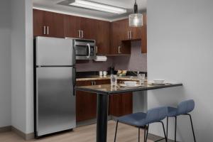 Residence Inn by Marriott Santa Clarita Valencia - Pet-Friendly Policy