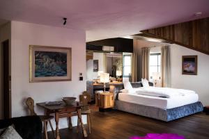Romantic Hotel Tower - Nearby Attractions and Activities