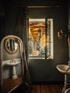 Secret Gardens - A Charming Oasis