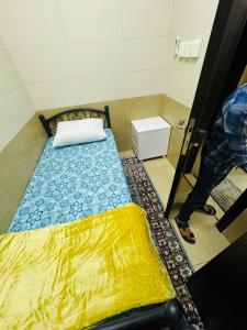 Small Single Room Inside Luxurious Villa - Popular Amenities