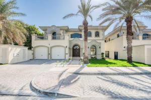SOL Living - Chic 5BR Garden Villa W/Pool & Beach in Palm Jumeirah - The Sum Up