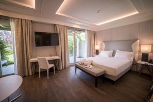 Splendido Bay Luxury Spa Resort - The Sum Up