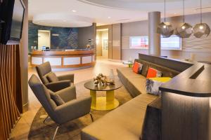 SpringHill Suites by Marriott Corona Riverside - Activities and Accessibility