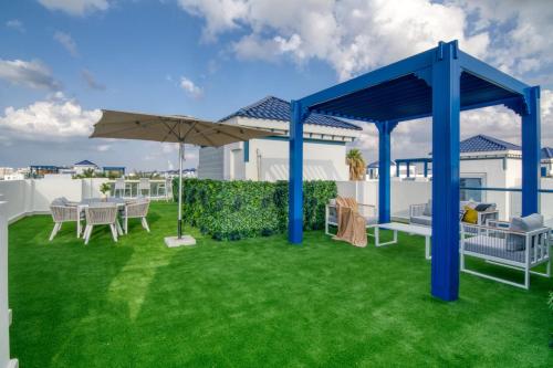 Stunning Palm Villa With Rooftop Garden and Pool by Exclusive Holiday Homes - Exceptional Guest Reviews