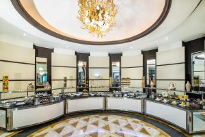 Sunday Hotel Holiday International Dubai - Questions About Your Stay