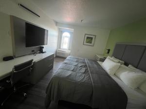 The Aqua Pacific Hotel - Booking and Contact Information