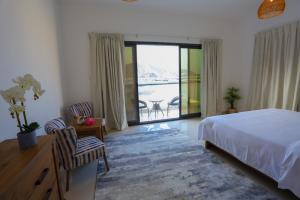 The Haven Villa 5 BR - Al Dana Island Fujairah - Location and Accessibility