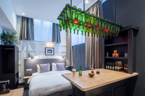 The Highland House - Booking and Reservations