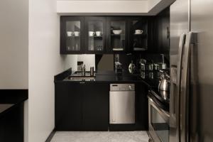 The Manhattan Club - Dining Options