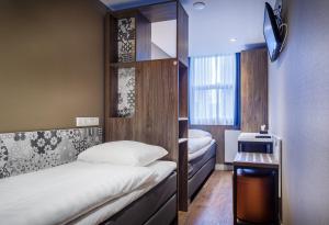 The Old Nickel Hotel - Policies and Check-in/Check-out