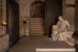 The Venice Venice Hotel - Location and Accessibility