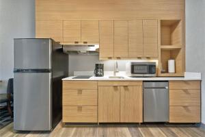 TownePlace Suites by Marriott Sacramento Elk Grove - Outdoor Pool and Fitness Center