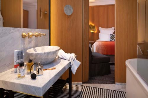 Vernet Hotel Champs Élysées Paris - Policies and Special Requests