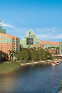 Walt Disney World Swan - Getting to the Resort