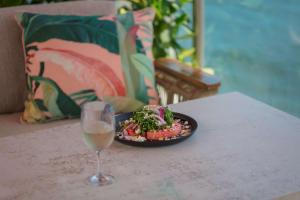 Waterstone Resort & Marina Boca Raton, Curio Collection by Hilton - Frequently Asked Questions