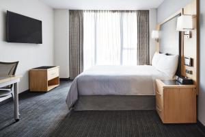 World Center Hotel - Nearby Attractions