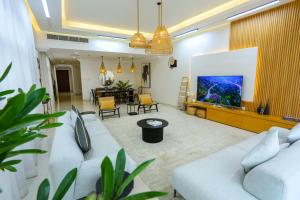 Al Bandar Luxury Villa With 5BR With Private Pool - Al Dana Island Fujairah - Nearby Attractions