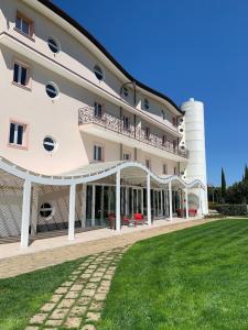 Astrea Wellness & Spa - Transportation and Accessibility