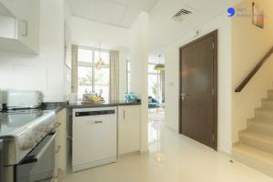 AWS Holiday Homes - Elegant Townhouse With Garden - Questions About Your Stay