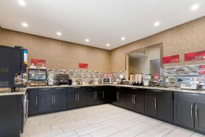 Best Western Plus Forest Park Inn - Getting to the Hotel