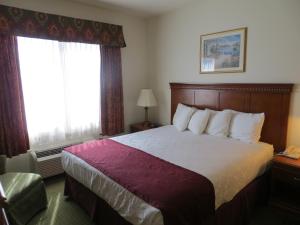 Best Western Plus Lake Elsinore Inn & Suites - Dining and Food Options