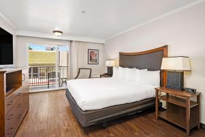 Best Western Plus Royal Oak Hotel - Dining Options