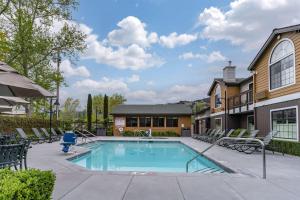 Best Western Plus Stevenson Manor - Frequently Asked Questions