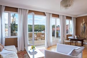 Brindos, Lac & Château - Relais & Châteaux - Anglet Biarritz - Nearby Attractions and Accessibility