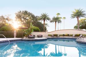 Buena Vista Suites Orlando - Transportation and Parking