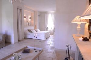 Camemi Castle - Location and Accessibility