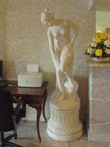 Carlyle Hotel - Nearby Attractions and Activities