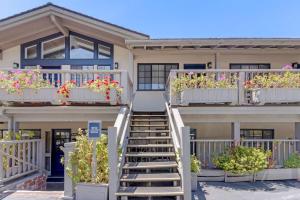 Comfort Inn Carmel By the Sea - Getting to the Hotel