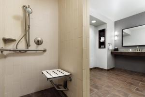 Courtyard by Marriott Los Angeles Woodland Hills - Nearby Attractions
