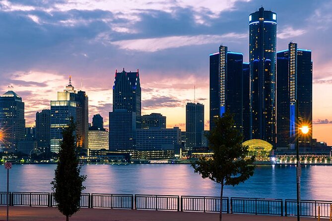 Departure Private Transfer: Detroit to Detroit Airport DTW in Business Car - The Sum Up