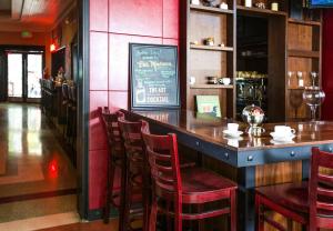 Dream South Beach, by Hyatt - Dining and Nightlife